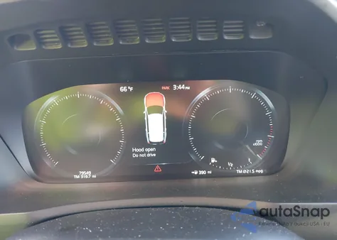 2018 Volvo Xc90 T6 Momentum z USA, uszkodzony, nr VIN YV4A22PK4J1377876